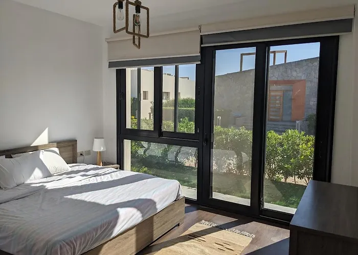 2br Pool Front Soma Bay Near Mesca Villa Hurghada